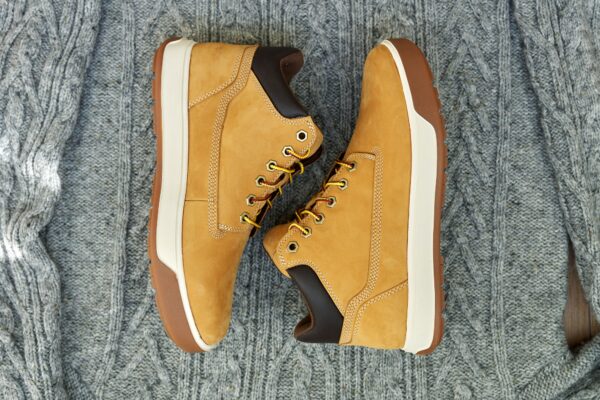 Autumn winter brown waterproof men's boots on woolen knitted sweater